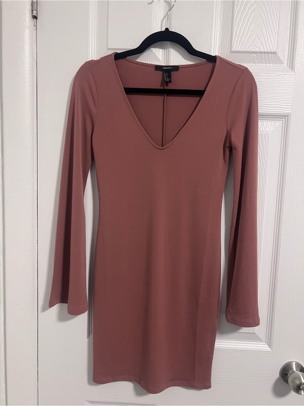 Forever 21 - Long Sleeve Deep V-Neck Bodycon Dress in Dusty Rose